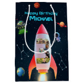 Grote drie met foto's | Space Rocket 3e verjaardag Medium Cadeauzakje (Voorkant)