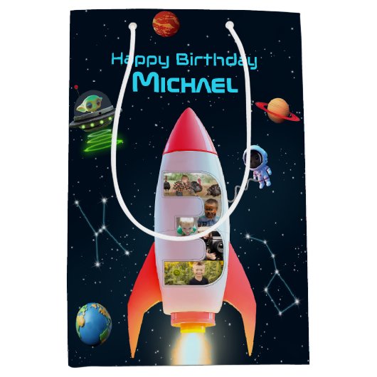 Grote drie met foto's | Space Rocket 3e verjaardag Medium Cadeauzakje (Voorkant)