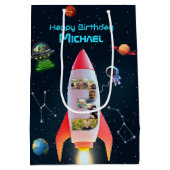 Grote drie met foto's | Space Rocket 3e verjaardag Medium Cadeauzakje (Achterkant)