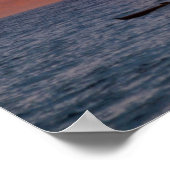 Grote eiland-outriggerkano bij zonsondergang poster (Hoek)