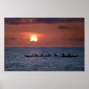 Grote eiland-outriggerkano bij zonsondergang poster