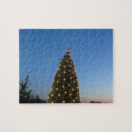 Grote en kleine kerstbomen in vakantie zonsonderga legpuzzel (Horizontaal)