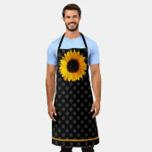 Grote gele zonnebloem en zwarte polka stippen schort (Gedragen)
