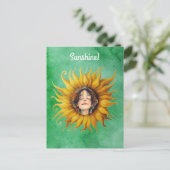 Grote gele zonnebloem met gezicht van meisje op gr briefkaart (Staand voorkant)