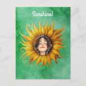 Grote gele zonnebloem met gezicht van meisje op gr briefkaart (Voorkant)