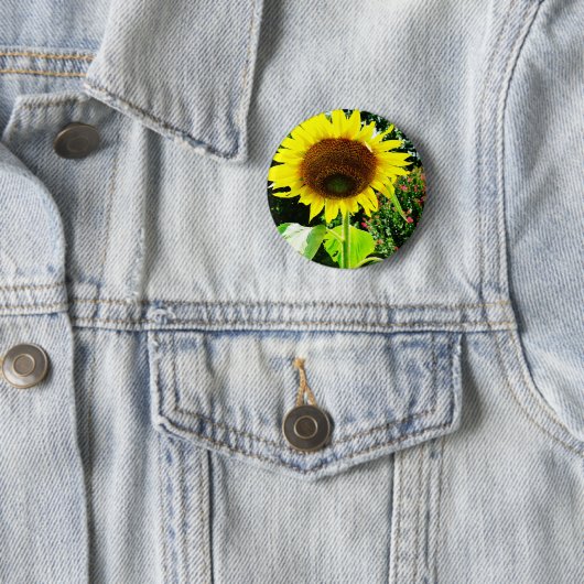 Grote gele zonnebloem ronde button 5,7 cm (In situ)