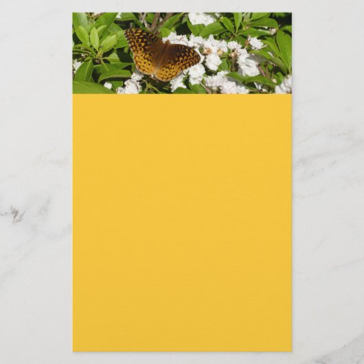 Grote gespikkelde parelmoervlinder op berglaurier briefpapier (Voorkant)