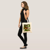 Grote gespikkelde parelmoervlinder op berglaurier tote bag (Voorkant (model))