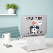GROTE GRAPPIGE GRIEZELIGE JOE BIDEN STICKS STICKER (Laptop op bureau)