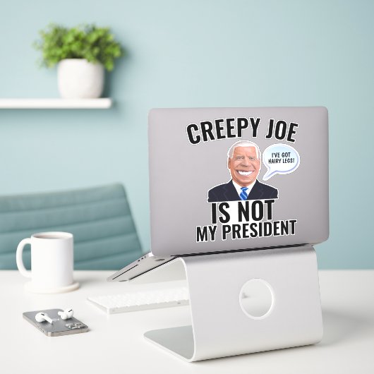 GROTE GRAPPIGE GRIEZELIGE JOE BIDEN STICKS STICKER (Laptop op bureau)