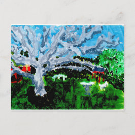 Grote grijze boom met briefkaart op banken