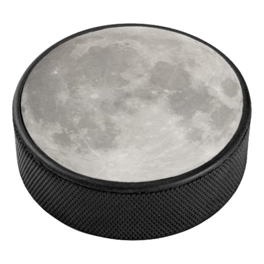 Grote grijze maan Puck (3/4)
