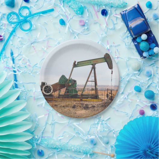 Grote groene pomp in een olieveld papieren bordje (Feest)