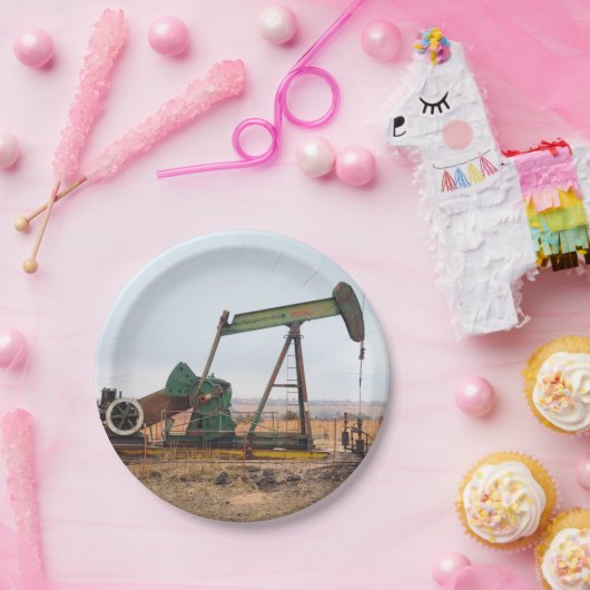 Grote groene pomp in een olieveld papieren bordje (Feest)