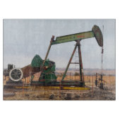 Grote groene pomp in een olieveld snijplank (Voorkant)