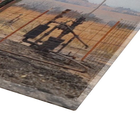 Grote groene pomp in een olieveld snijplank (Hoek)