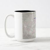 Grote grot in Mok met tweetone koffie (Links)