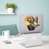 Grote Hoorn Ram Bergschaap Sticker (Laptop op bureau)