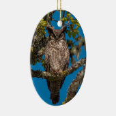 Grote hoornvliezen op een eikel keramisch ornament (Rechts)