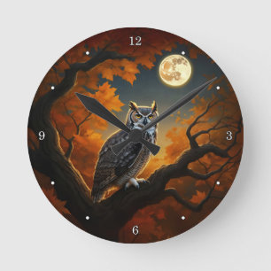 Grote Horned Uil in de herfst Ronde Klok