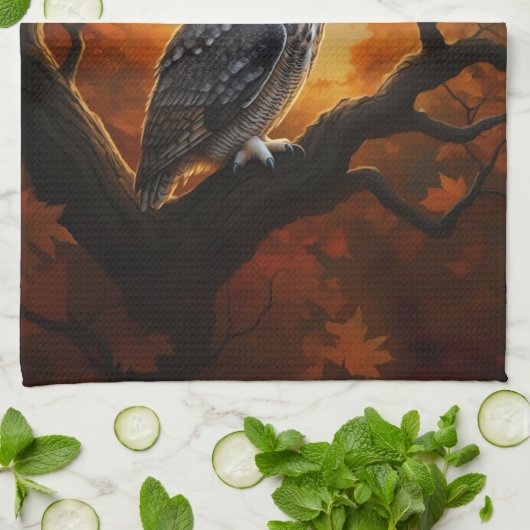 Grote Horned Uil in de herfst Theedoek (Gevouwen)