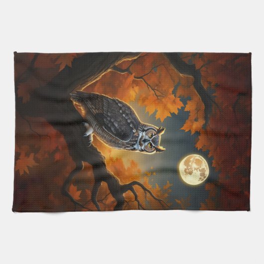 Grote Horned Uil in de herfst Theedoek (Horizontaal)