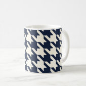 Grote Houndstooth Patroon Marine Blauw en Wit Koffiemok (Voorkant rechts)