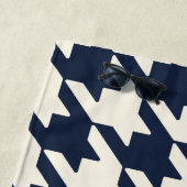 Grote Houndstooth Patroon Marine Blauw Strandlaken (In situ)