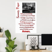 Grote houten hamer op het sereniteitsgebed poster (Thuiskantoor)