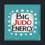 Grote Judo Energie Koelkastmagneet Magneet<br><div class="desc">"Big Judo Energy" is een leuk tekstontwerp met een witte accentvorm omringd door witte grillige gestructureerde stippen.</div>
