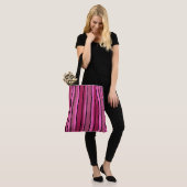 Grote Kleur Pop Hot Roze en Zwarte Strepen Tote Bag (Op model)