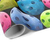 Grote kleurrijke pickleballen op zwart cadeaupapier (Rol Hoek)