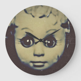 grote klok met gehakte pop