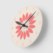 Grote koraal bloem op crème ronde klok (Hoek)