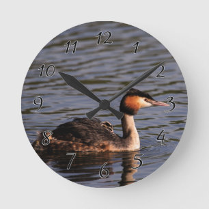 Grote kruid met een kuiken op de rug ronde klok