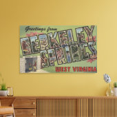 Grote letterscènes - Berkeley Springs, WV Canvas Afdruk (Insitu (Woonkamer))