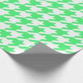 Grote Licht Groen en Witte Houndstooth Cadeaupapier (Hoek)