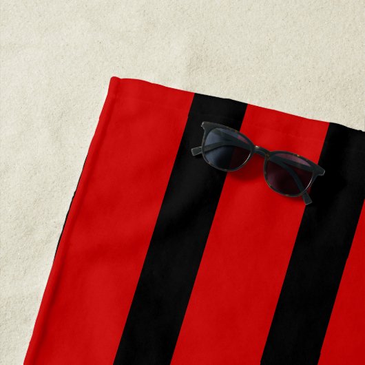 Grote mode zwart & rode strepen monogrammed strandlaken (In situ)