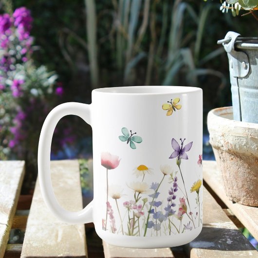 Grote mok Waterverf wilde bloemen en vlinders