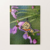 Grote Monarchvlinder op Paarse Bloemen Puzzel (Verticaal)