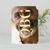 Grote Monogram Vet Geperst Goud 60ste Verjaardag Folie Uitnodiging (Staand Voorkant)