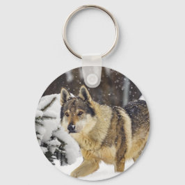 Grote mooie grijze wilde wolf in de sneeuw sleutelhanger