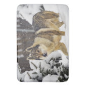 Grote mooie grijze Wilde Wolf in sneeuw Badmat (Voorkant Verticaal)