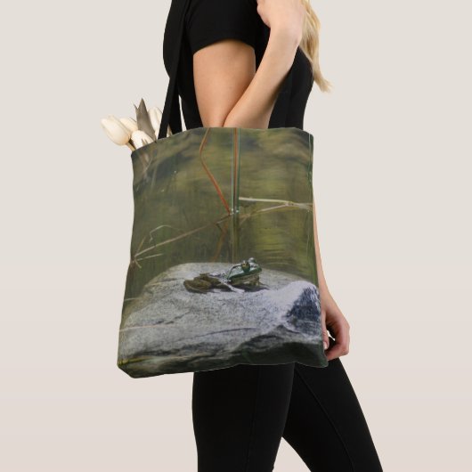 Grote oude stierkikker in vijver Natuur Tote Bag (Dichtbij)