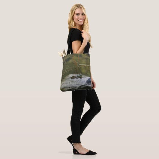 Grote oude stierkikker in vijver Natuur Tote Bag (Op model)