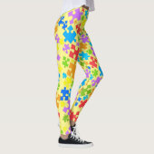 Grote paaskleurautisme puzzelstukjes op gele gloed leggings (Rechts)