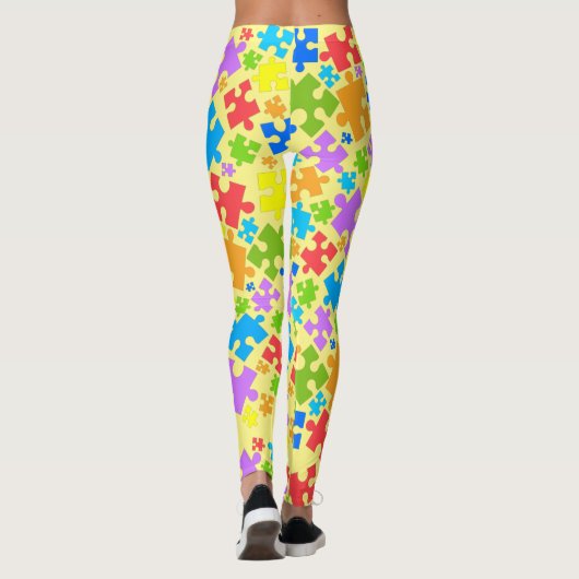 Grote paaskleurautisme puzzelstukjes op gele gloed leggings (Achterkant)
