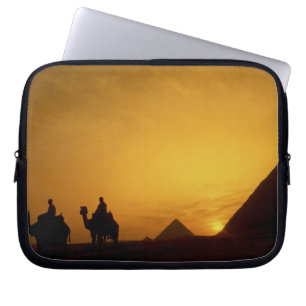 Grote Piramides van Gizeh, Egypte bij zonsondergan Laptop Sleeve