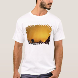 Grote Piramides van Gizeh, Egypte bij zonsondergan T-shirt