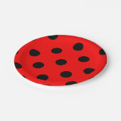 Grote pooldots - zwart op rood papieren bordje (Gekanteld)